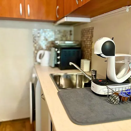 The Cozy Breeze Apartment *